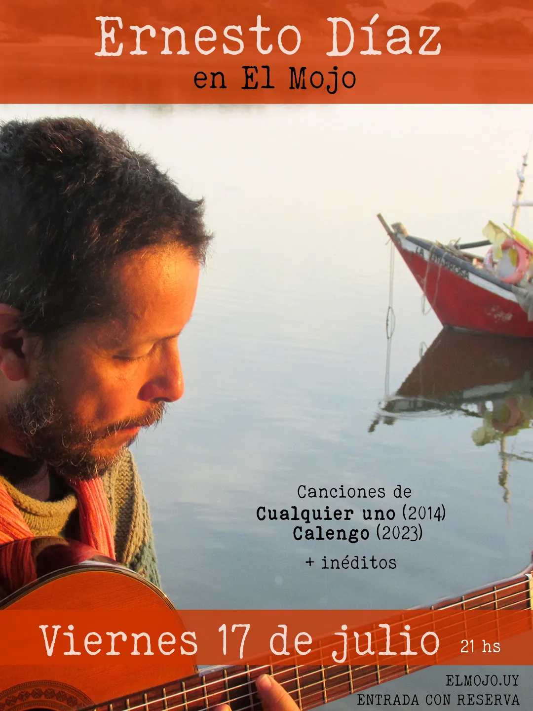 Ernesto Díaz con la guitarra, al fondo el río y la proa de en bote. Afiche del toque. Canciones de Cualquier uno (2014) y Calengo (2023) + temas inéditos. Viernes 17 de Julio 21 hs. Entrada con reserva 091644360 (Cerca de Avda Italia y Luis A de Herrera) (Foto de Ney Peraza)